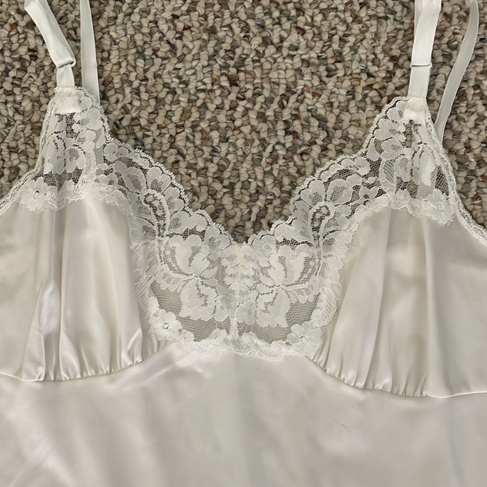 Vanity Fair White Nylon Dress Slip Y2K - Picture 2 of 9